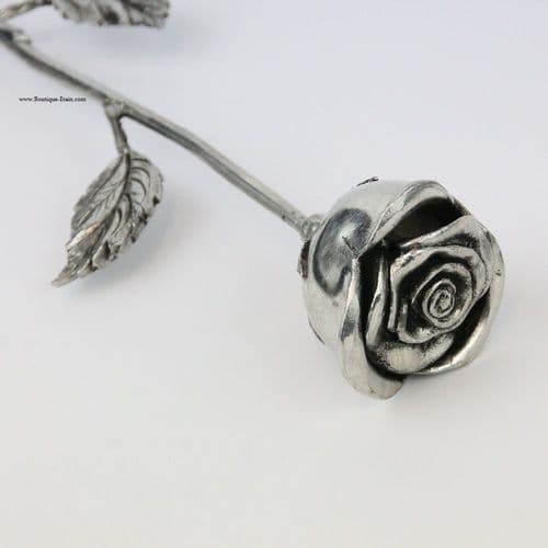 Rose en étain gravée , fabrication française