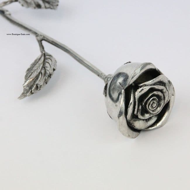 Rose en étain gravée , fabrication française