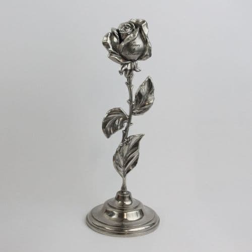 Rose éternelle gravée, en étain sur socle 21 cm