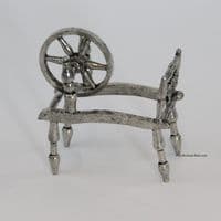 Rouet miniature, fileuse à laine en étain