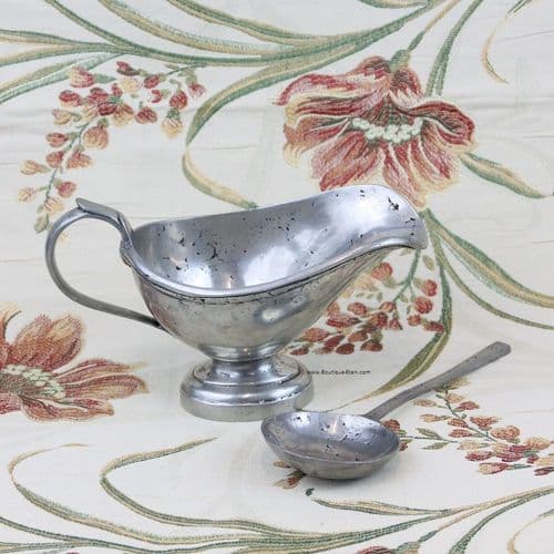 Saucière en étain avec cuillère de service