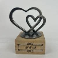 Sculpture coeurs en étain sur socle bois