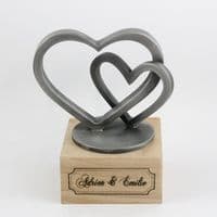 Sculpture coeurs en étain sur socle bois