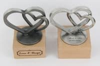 Sculpture coeurs en étain sur socle bois