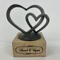 Sculpture coeurs en étain sur socle bois
