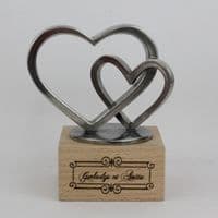 Sculpture coeurs en étain sur socle bois
