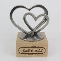 Sculpture coeurs en étain sur socle bois