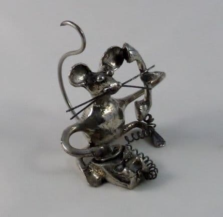 Souris au téléphone en étain