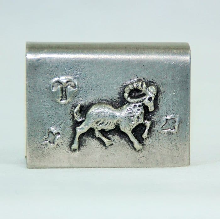 Support pour boîte d'allumettes bélier