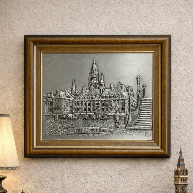 Tableau en étain repoussé vieille bourse de Lille