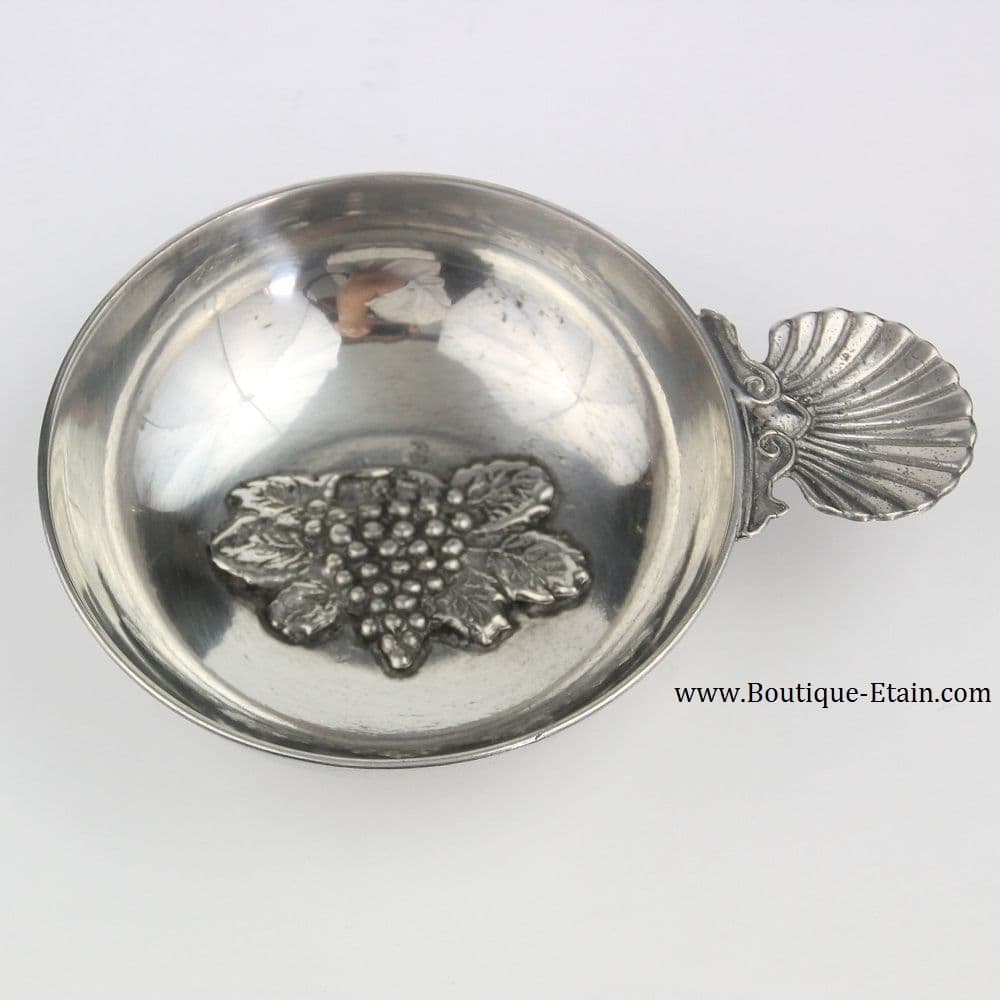 Tastevin ou teste-vin en étain motif raisin