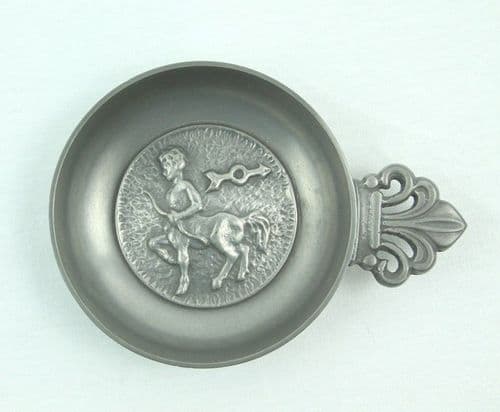 Tastevin ou teste-vin Sagittaire en étain, coupelle