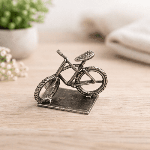 Vélo ou cycle en étain, le vélib parisien sur socle.