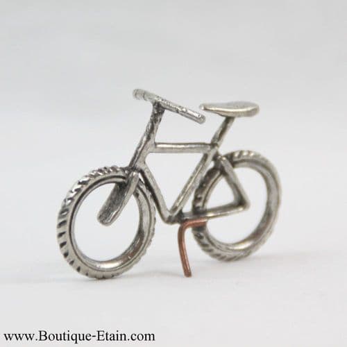 Vélo ou cycle en étain, le vélib parisien.