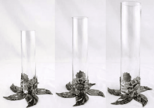 Vase soliflore en verre forme tube et pied en étain