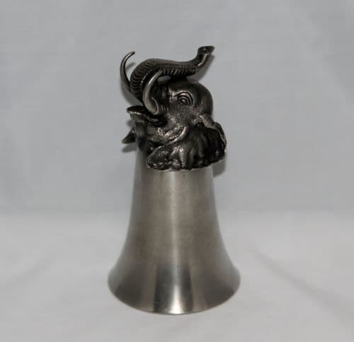 Verre en étain, timbale éléphant grand modèle en étain