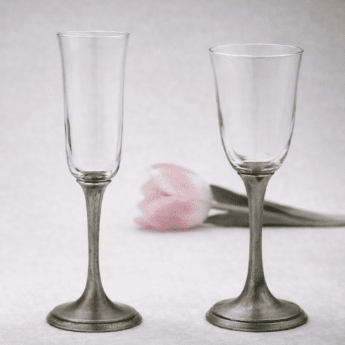 Verre à pied en étain forme tulipe