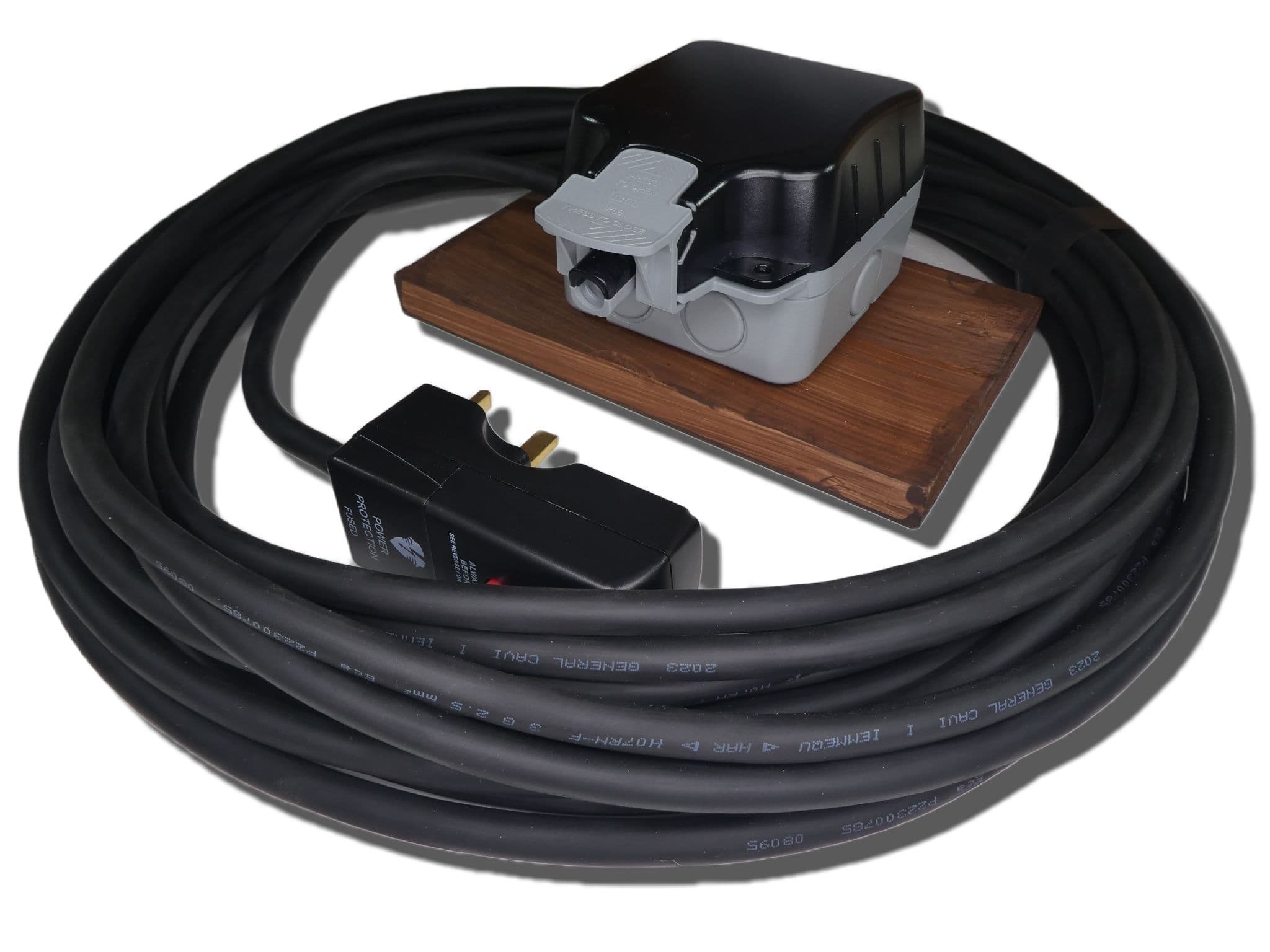 Heavy duty RCD plug to IP66 outdoor socket Kit