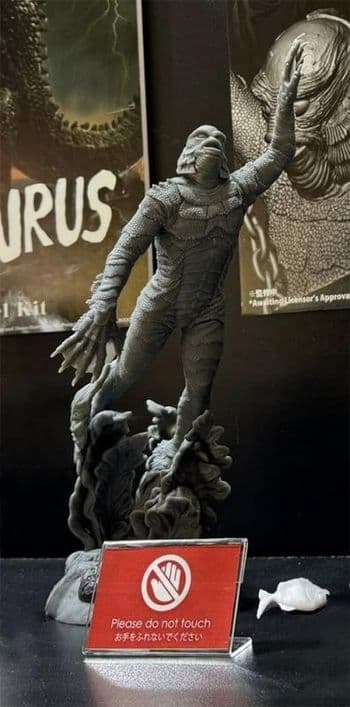 The Creature from the Black Lagoon swimming version - 1:8 scale Model Kit X-Plus