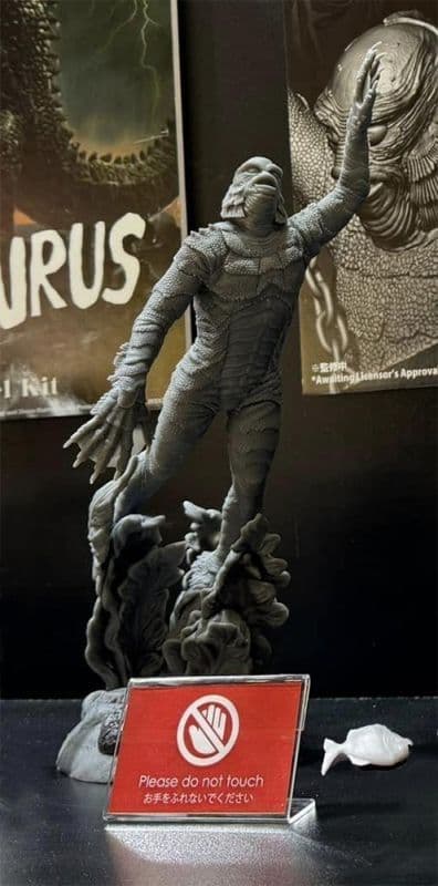 The Creature from the Black Lagoon swimming version - 1:8 scale Model Kit X-Plus