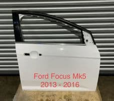 FORD FOCUS Mk 5 DOOR WHITE. 2012 - 2015 DRIVER SIDE FRONT.