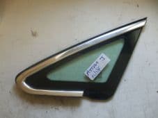 VAUXHALL ASTRA J Mk6 QUARTER   WINDOW / GLASS2014   PASSENGER  SIDE FRONT  ( CHROME TRIM TYPE ) (1)