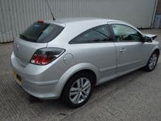 VAUXHALL ASTRA MK 5 H SILVER DRIVERS SIDE DOOR 3 DR ONLY