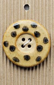 Incomparable BUTTON L331 - large spotted button x 1