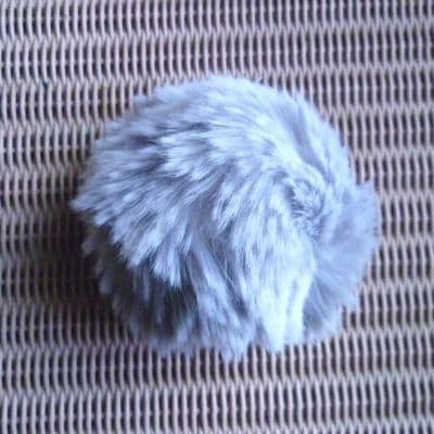 Lang Yarns Fun Fur POMPOM 12 cm pale grey
