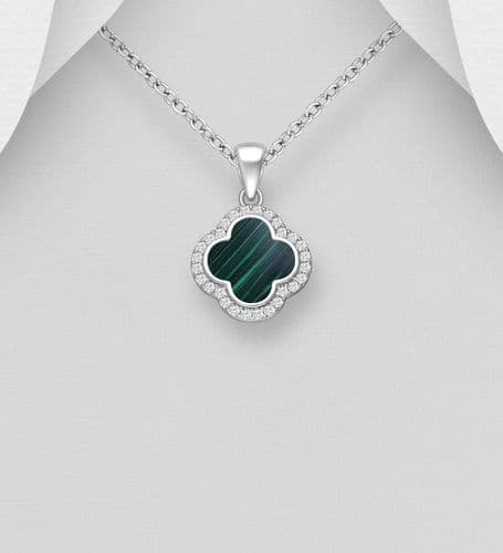 🍀 925 Sterling Silver Clover Pendant & Chain – Elegant Luck with Green Resin & Sparkling CZ Diamond