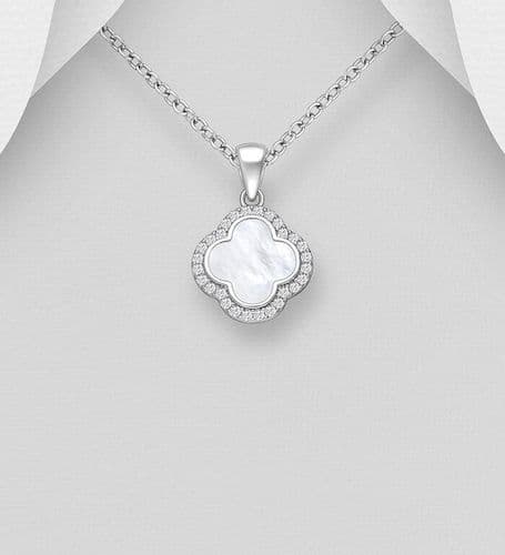 🍀 925 Sterling Silver Clover Pendant & Chain – Elegant Mother of Pearl & Sparkling CZ Diamonds