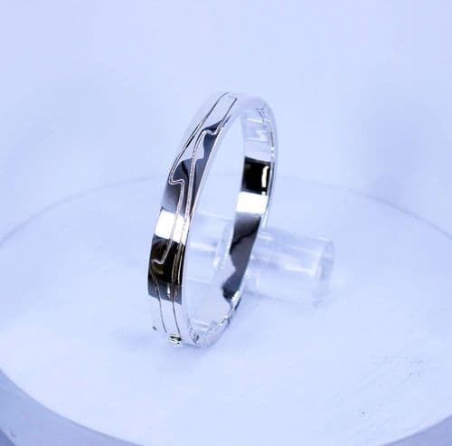 ✨ Designer-Inspired Solid 925 Sterling Silver Oval Bangle with Safety Catch – Handcrafted Elegance