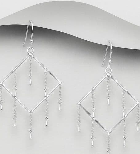 ✨ 🌙 Elegant and effortlessly eye‑catching, these 925 sterling silver dangle earrings bring a refine