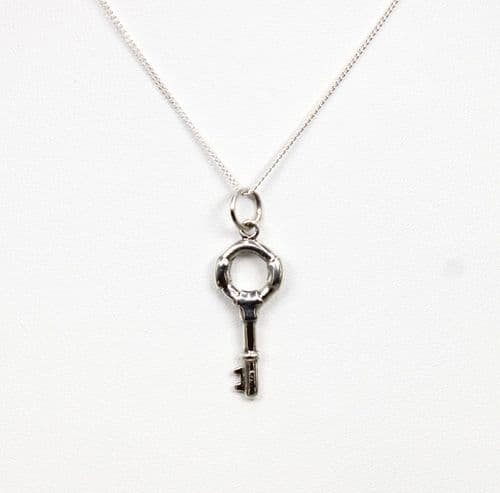 925 Sterling Silver Exquisite Round Top Key Pendant & Chain