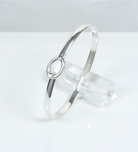 925 Sterling Silver Hand Crafted Solid Bangle With Plain Oval Opening Catch