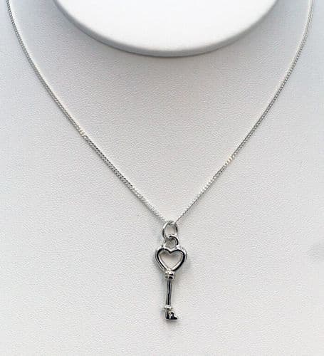 925 Sterling Silver Heart Key Pendant & Chain