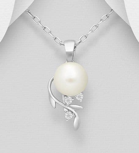 925 Sterling Silver Leaf Pendant & Chain Decorated With Fresh a Water Pearl and Simulated Diamonds