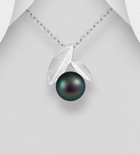925 Sterling Silver Matte Leaf Pendant Decorated & Chain with a Black Dyed Freshwater Pearl