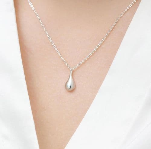 925 Sterling Silver small Polished Droplet Pendant & Chain