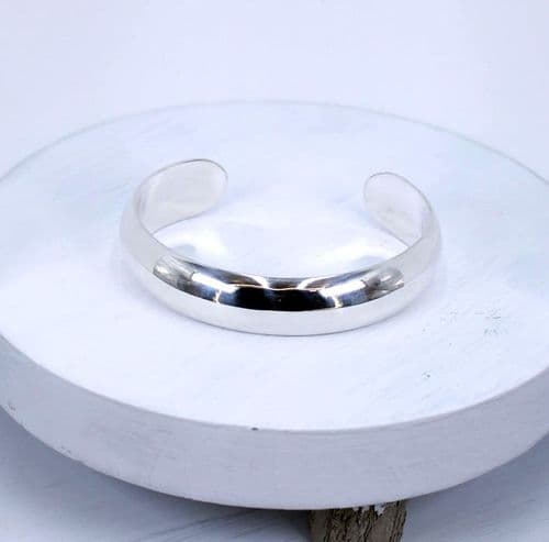 925 Sterling Silver Solid Hand Crafted Entwined Love Knot Design. Cuff Type Design