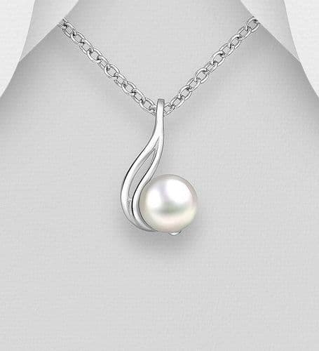 Exquisite Sleek 925 Sterling Silver Pendant & Chain, Decorated with Fresh Water Pearl