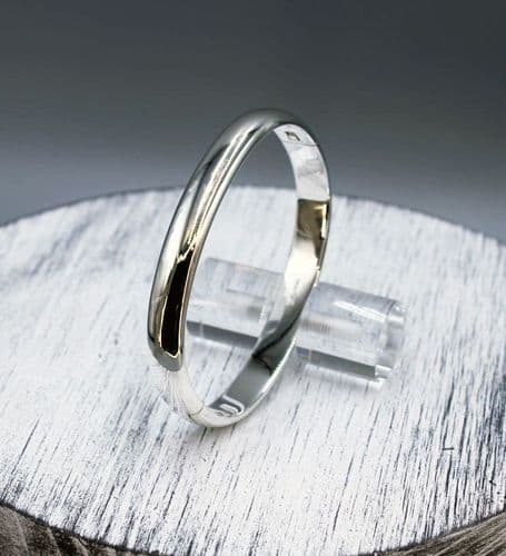 Handmade Oval Bangle: 925 Solid Sterling Silver with Concealed Clasp. 7mm wide, 45gms