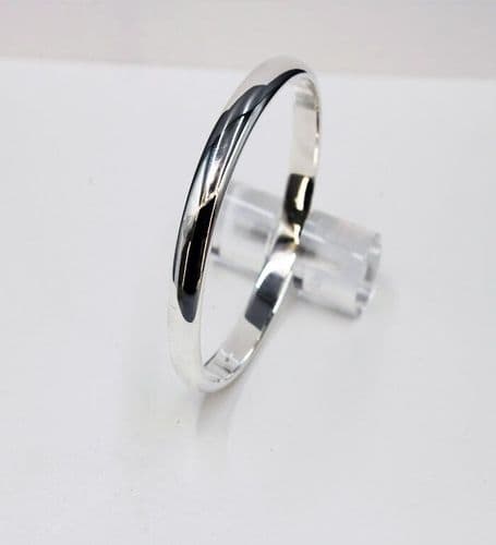 Solid 925 Sterling Silver Oval Shaped Polished Round Bangle.