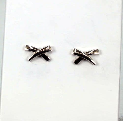 Solid Handcrafted 925 Sterling Silver Kisses Stud Earrings – Chic & Timeless Elegance💋