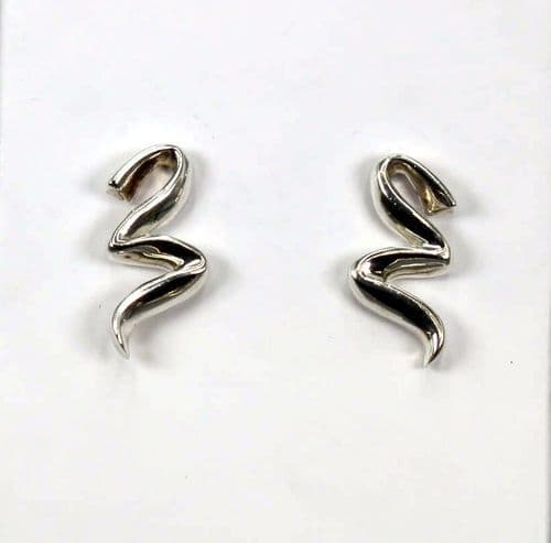 Solid Handcrafted 925 Sterling Silver Zig-Zag Stud Earrings – Bold, Modern & Unique ✨