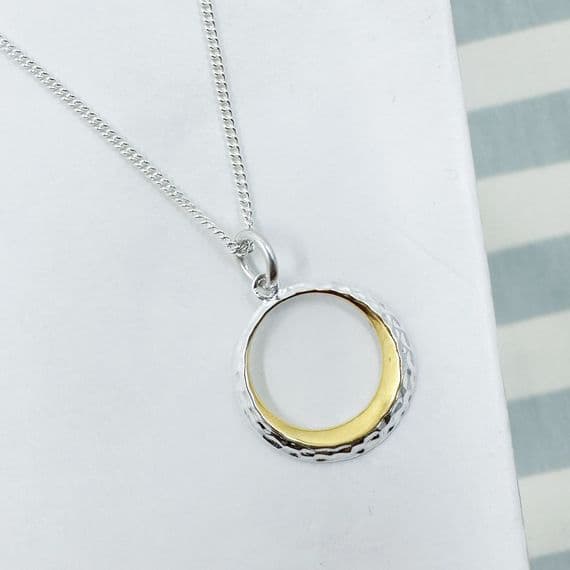 Contrast Necklace