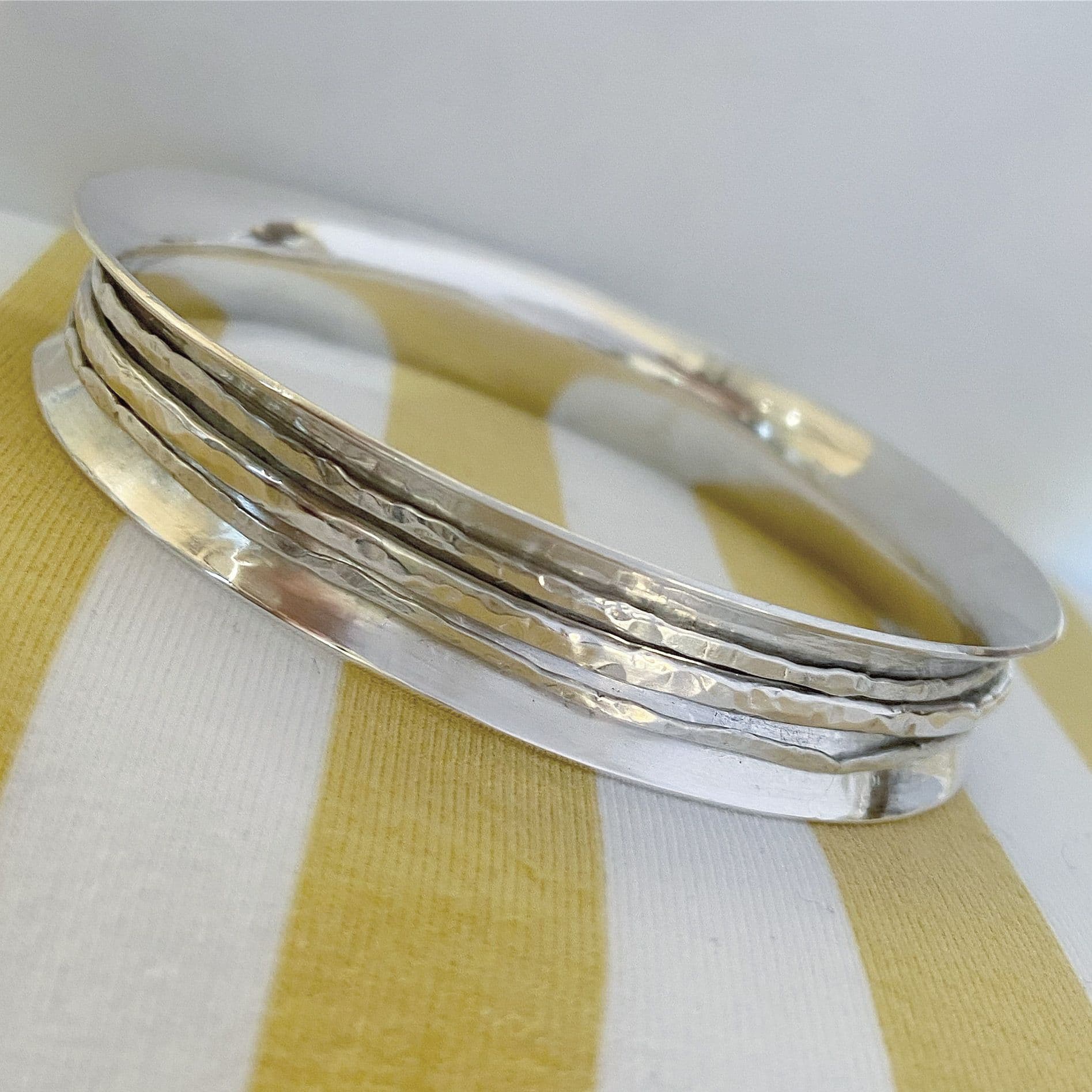 Spinner bangle 2025