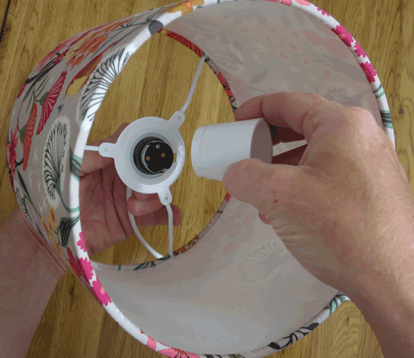 B22 Lamp Holder with Switched Cable and Fitted Plug (UK)