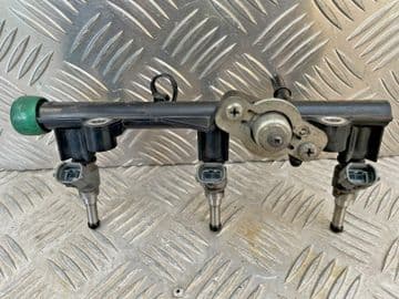 2015 YAMAHA MT09 FUEL INJECTION PIPE & INJECTORS