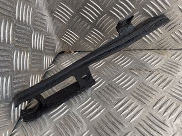 2016 YAMAHA MT125 SWINGING ARM GUARD, CHAINGUIDE